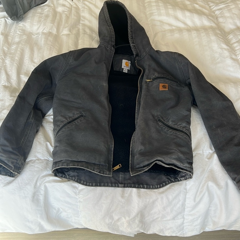 Good work coat good condition. I have two others so I don’t need it.